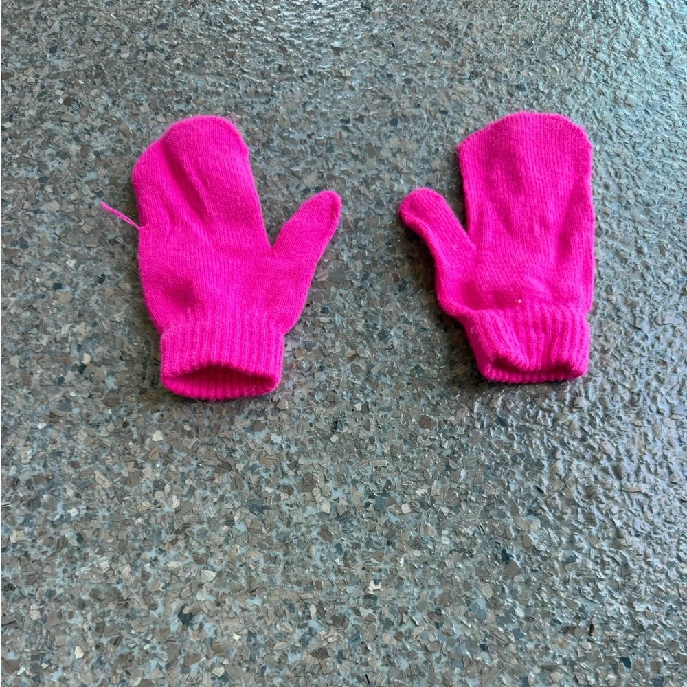 Girls, pink mittens